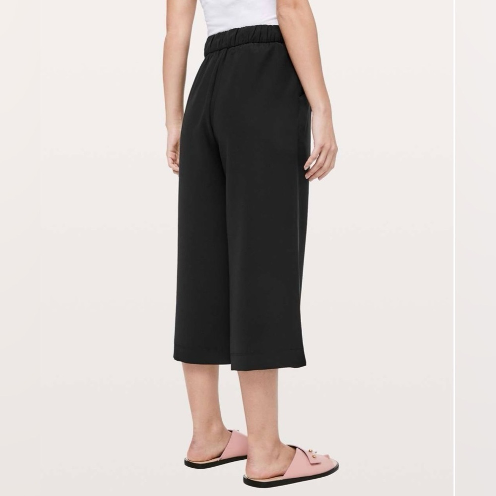 Lululemon Athletica Women’s Noir Crop size 4 - Picture 2 of 7